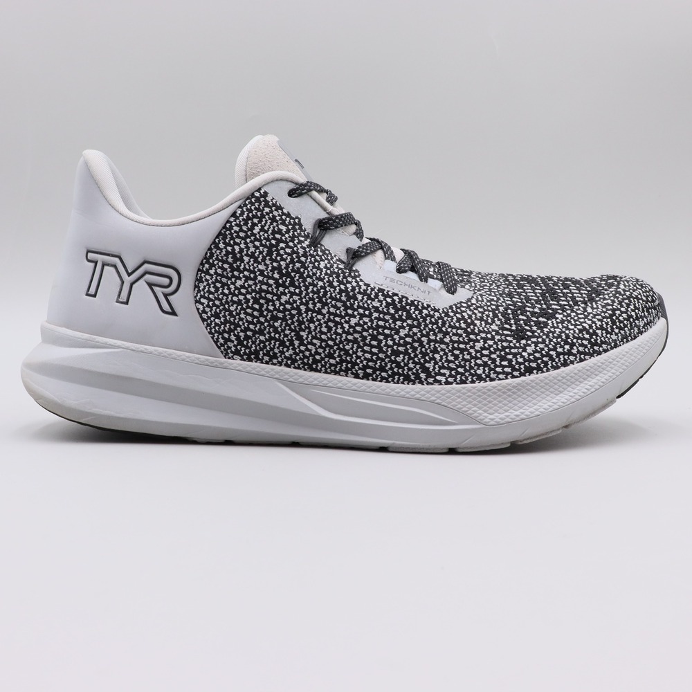 TYR Techknit RNR-1 Mens Size 11.5 US Silver Running Shoes SurgeNRG+ Activewear